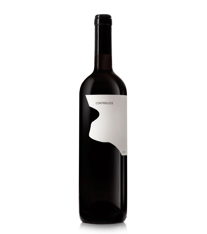 10 Minimalistic And Beautiful Wine Label Designs
