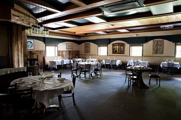 Clark Barlowe Interview, Chef Q&A Ateriet. Dining Room at Heirloom in Charlotte, North Carolina