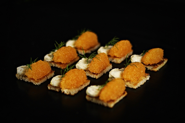 Bleak Roe on Toast with Lemon Smetana and Dill - get the recipe at Ateriet.com