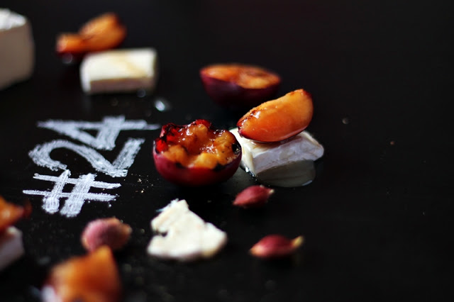 Grilled plums with brie and honey