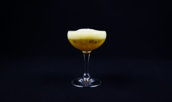 6 Champagne Cocktails To Serve This New Year's Eve - Ateriet.com