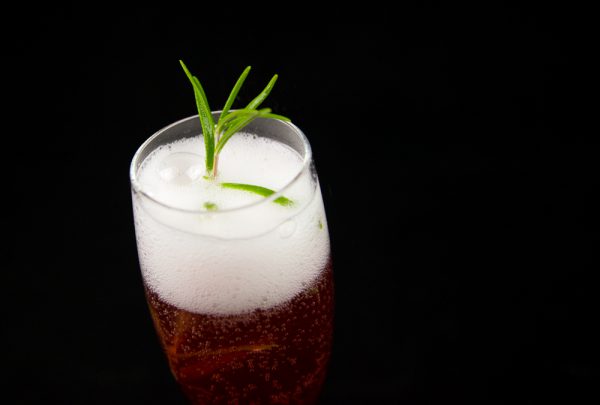 6 Champagne Cocktails To Serve This New Year's Eve - Ateriet.com