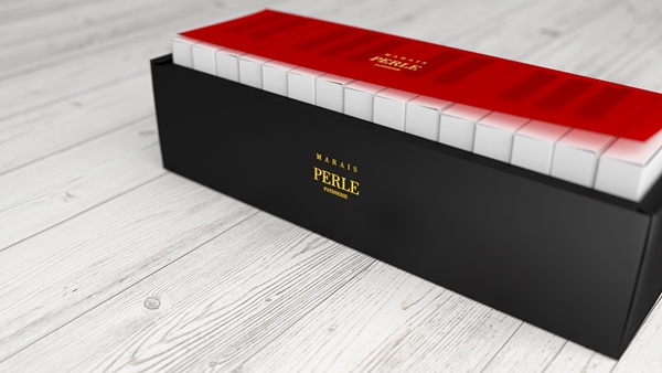 A Cake Packaging That Looks Like A Piano