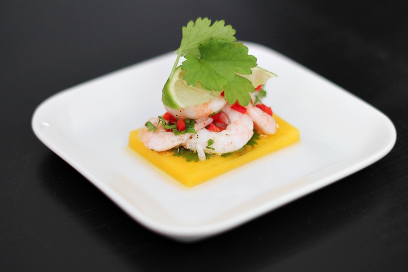 fresh shrimps with mango, cilantro and chili