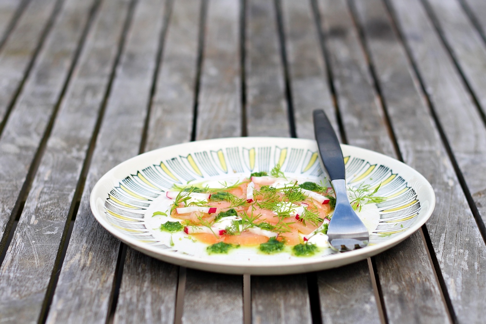 Smoked salmon with horseradish