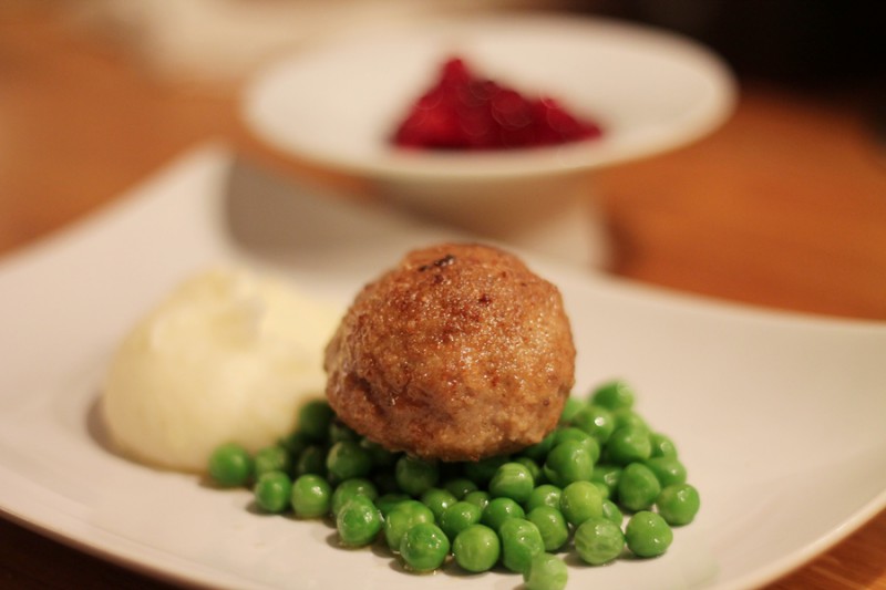 Try making a Wallenbergare, this luxurious Swedish meatball with mashed potatoes and lingonberries. Full recipe at Ateriet.com