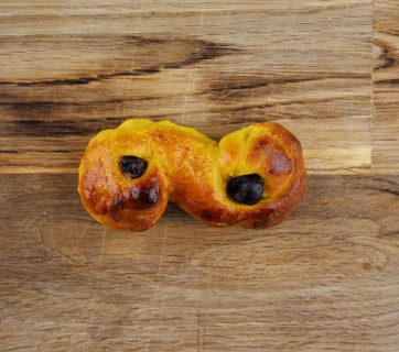 Learn all about the Swedish St Lucia Saffron Buns - The Lussekatt