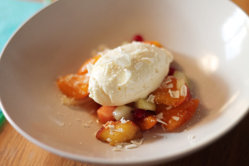 White Chocolate Mousse with fresh fruit salad - get the recipe at Ateriet.com