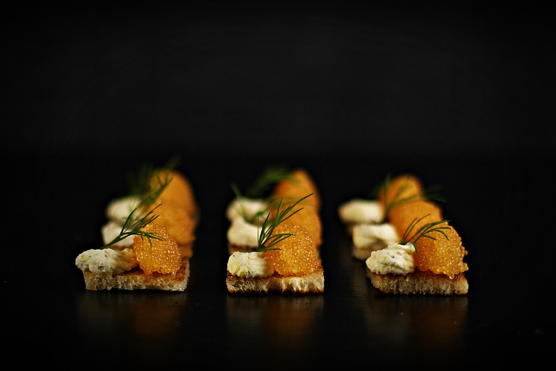 Bleak Roe on Toast with Lemon Smetana and Dill - get the recipe at Ateriet.com