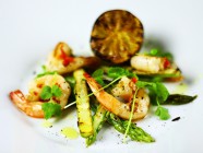 Grilled shrimp with asparagus, cilantro and lime