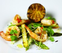 Grilled shrimp with asparagus, cilantro and lime