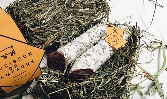 Hay packaging for charcuterie 2