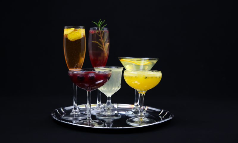 6 Champagne Cocktails To Serve This New Year's Eve - Ateriet.com