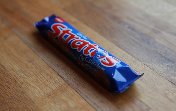 Stratos Chocolate Bar Taste Test - Norwegian Chocolate Packed With Bubbles