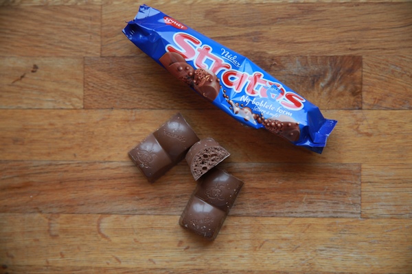 Stratos Chocolate Bar Taste Test - Norwegian Chocolate Packed With Bubbles