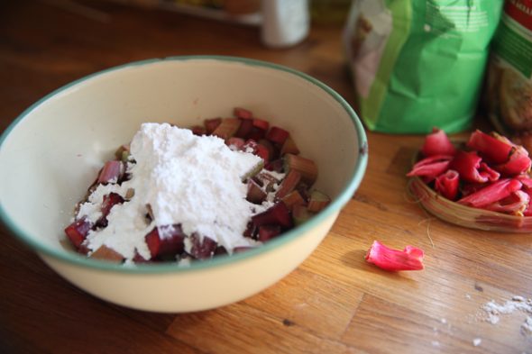 Easy Rhubarb Crumble Pie - You can’t fail this