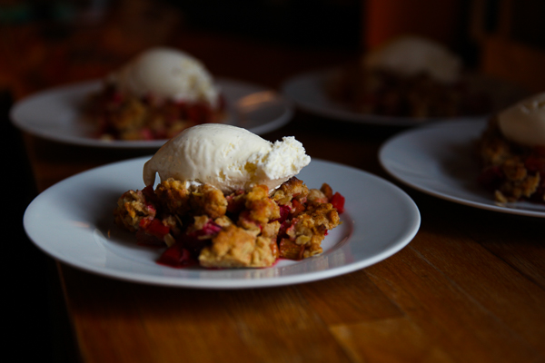 Easy Rhubarb Crumble Pie - You can’t fail this