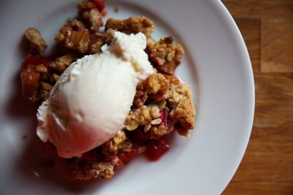 Easy Rhubarb Crumble Pie - You can’t fail this