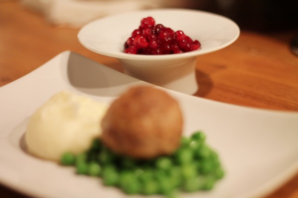 Wallenbergare with lingonberry