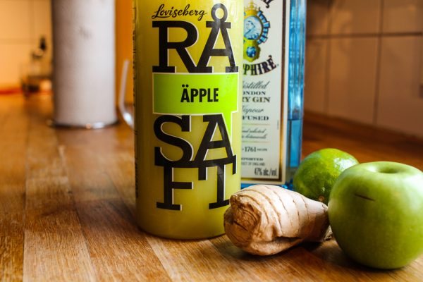 Green apple martini made with fresh granny smith apples!